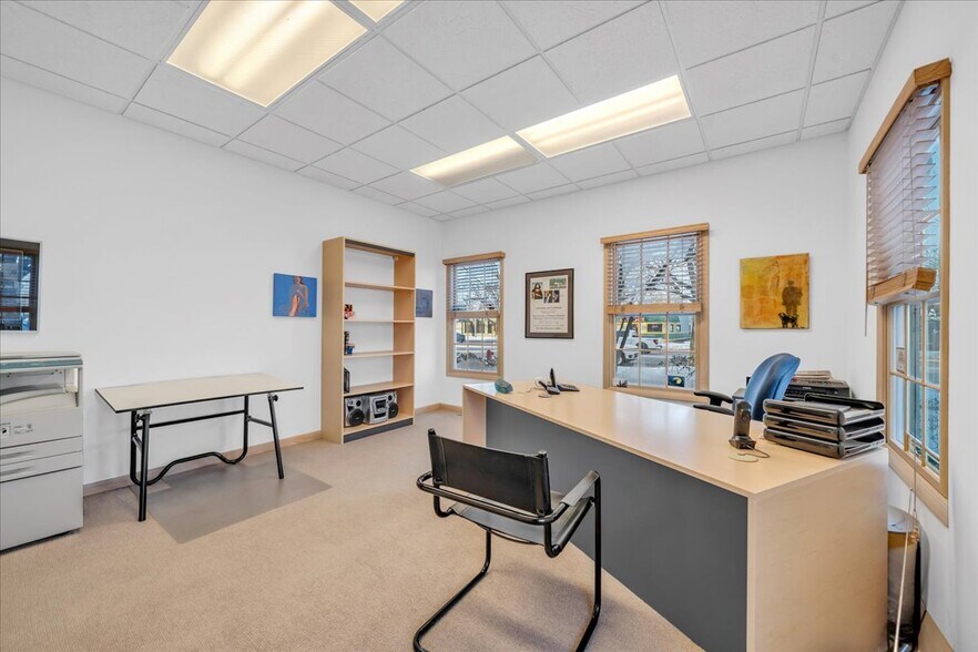 More Photos Of 907 W 14 Mile Rd, Clawson Office For Sale