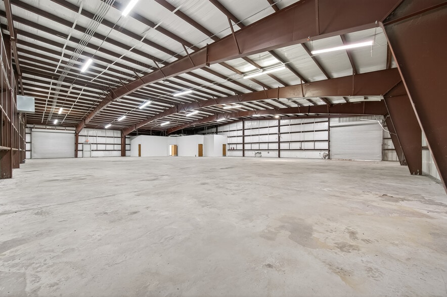 More Photos Of 10038 Grover Ln, Houston Warehouse For Sale