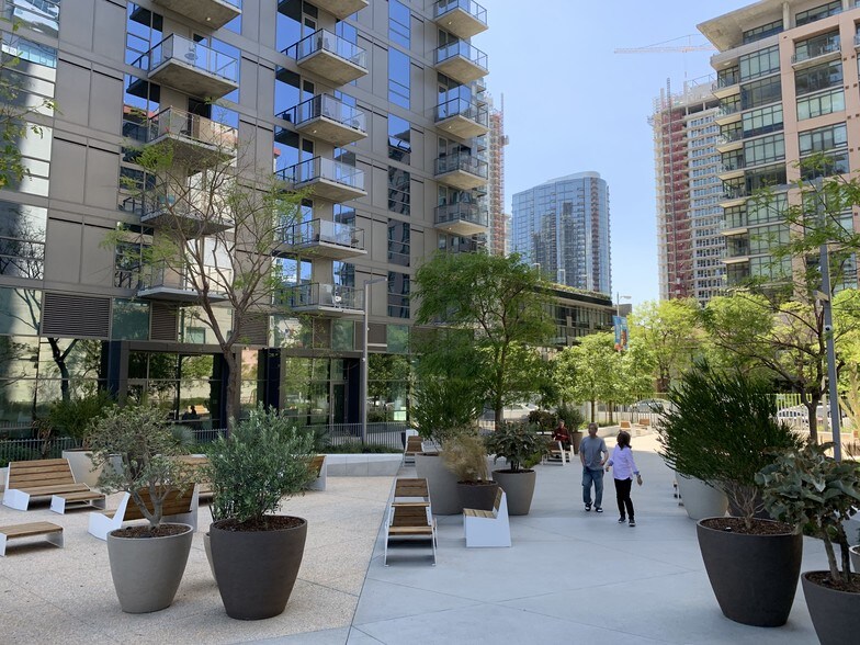 More Photos Of 1120 S Grand Ave, Los Angeles Apartments For Lease