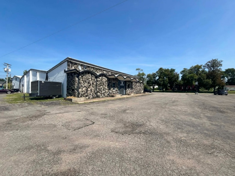More Photos Of 296 Lake Shore Dr, Dunkirk Restaurant For Sale