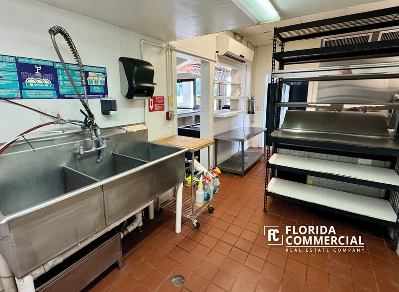 More Photos Of 300 SW Federal Hwy, Stuart Restaurant For Sale