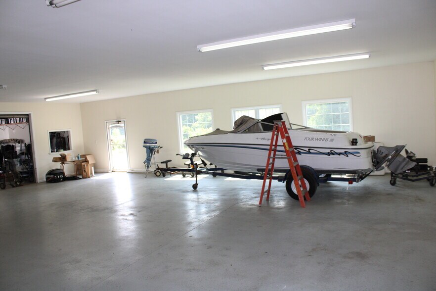 More Photos Of 674 Main St, Portland Marina For Sale