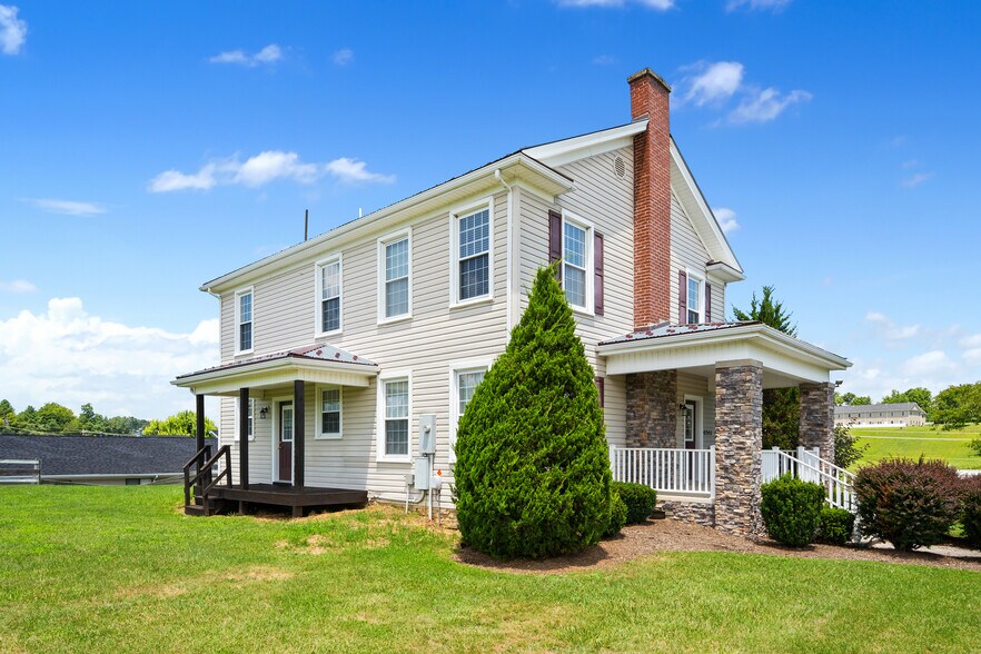 More Photos Of 6245 University Park Dr, Radford Office Residential For Sale