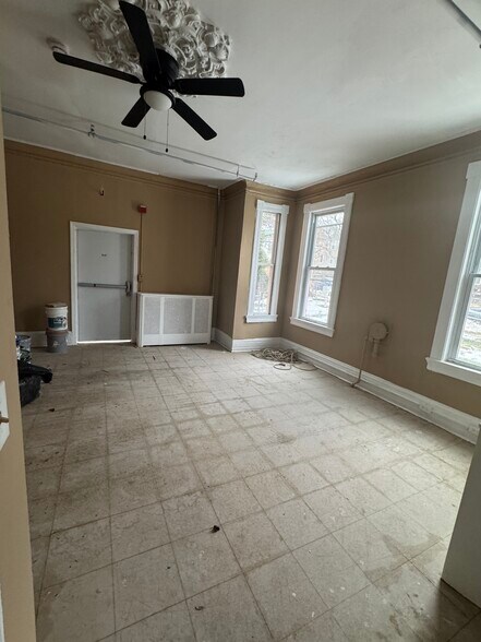 More Photos Of 2449 Shirley Ave, Baltimore Flex For Sale