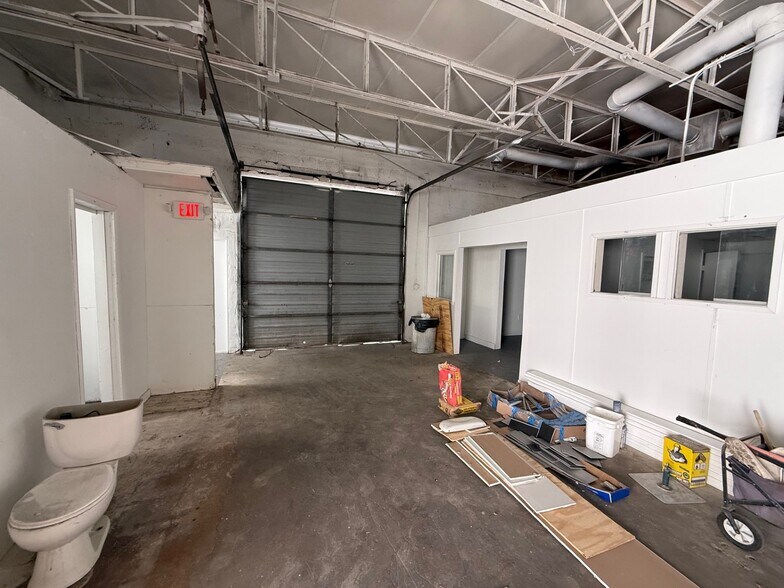 More Photos Of 14020 NW 19th Ave, Miami Warehouse For Sale