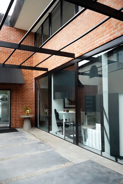 More Photos Of 446-448 S Canon Dr, Beverly Hills Office For Sale