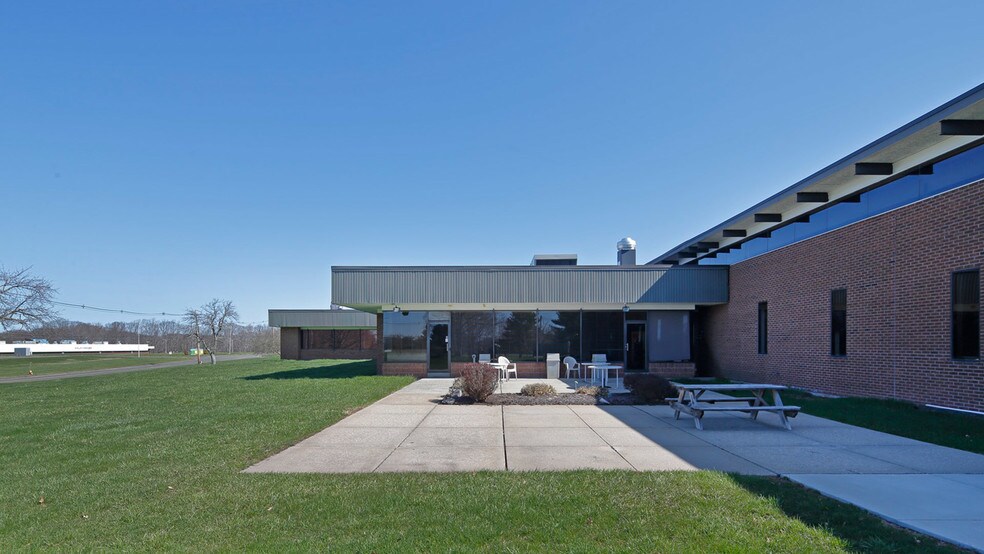 More Photos Of 50 Barnes Industrial Park N, Wallingford Distribution For Lease