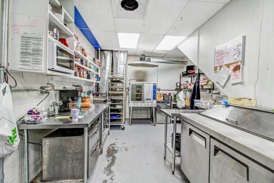 More Photos Of 205 N Race St, Glasgow Storefront Retail Office For Sale