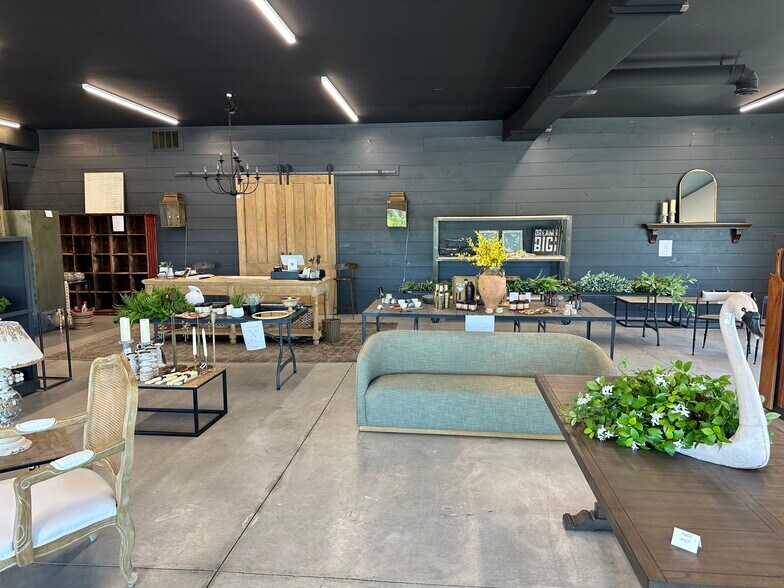 More Photos Of 840 N Black River Dr, Holland Unknown For Lease