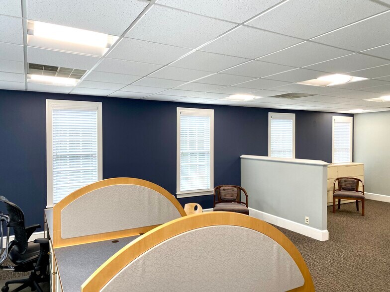 More Photos Of 156 E Market St, Martinsville Office Residential For Lease