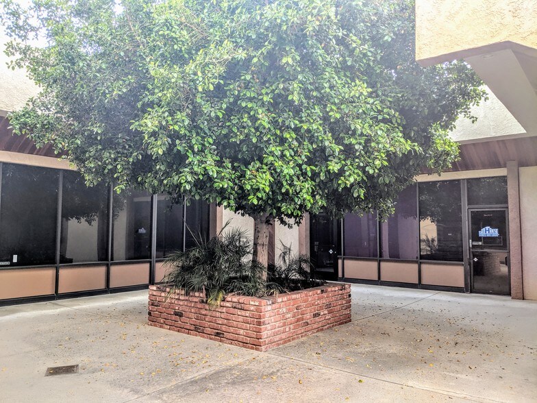 More Photos Of 22024 Lassen St, Chatsworth Office For Sale