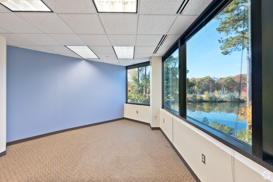 More Photos Of 2820 Waterford Lake Dr, Midlothian Office For Lease