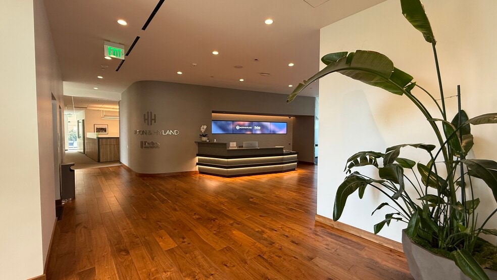 More Photos Of 243 N Canon Dr, Beverly Hills Office For Lease