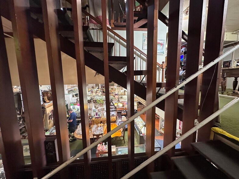 More Photos Of 123 S Union St, Traverse City Freestanding For Sale