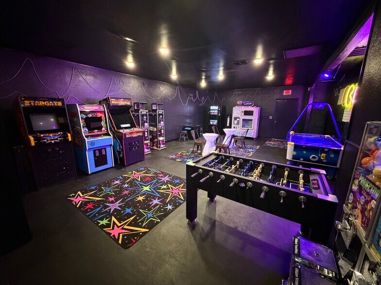 More Photos Of 1111 E Park Ave, Anaconda Restaurant For Sale