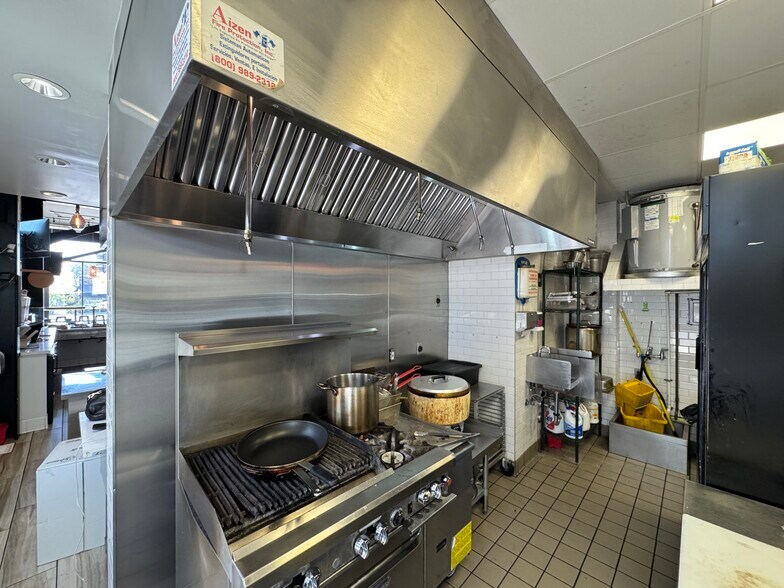 More Photos Of 7501-7505 W Sunset Blvd, Los Angeles Restaurant For Lease