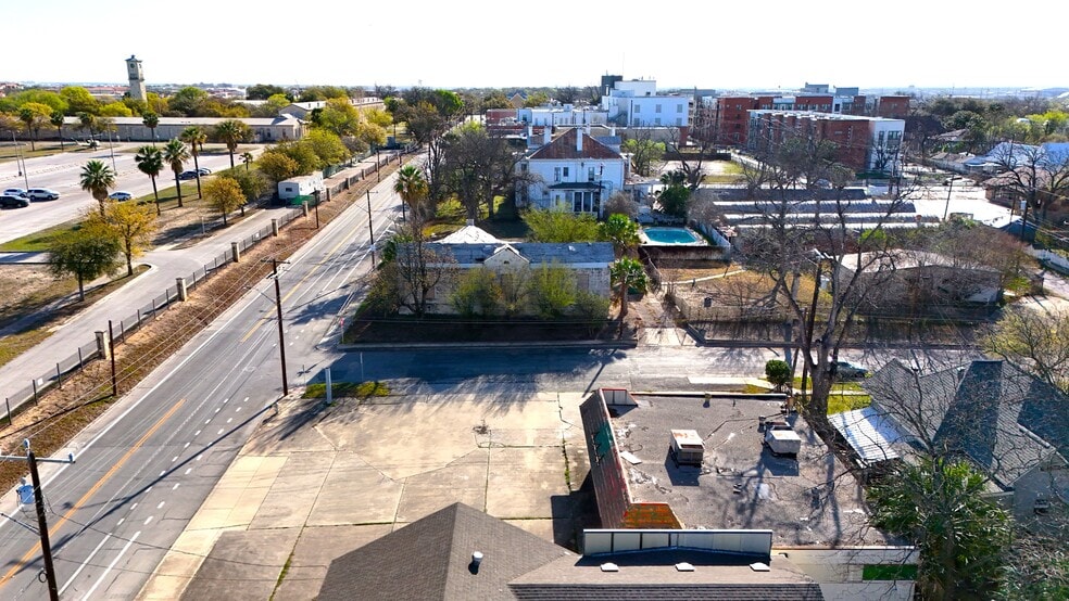 More Photos Of 1136 E Grayson St, San Antonio Convenience Store For Lease