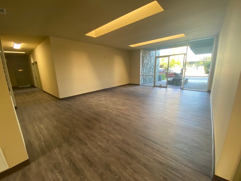 More Photos Of 1350 W Robinhood Dr, Stockton Office For Sale