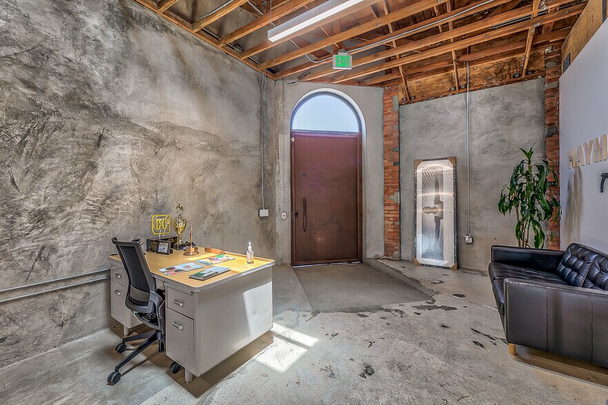 More Photos Of 4126 W Jefferson Blvd, Los Angeles Flex For Lease