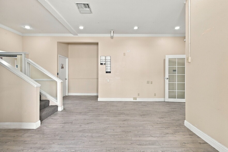 More Photos Of 403 W 11th St, Tracy Office For Sale