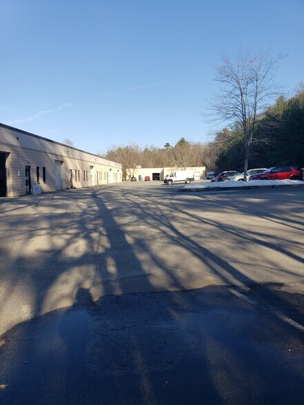 More Photos Of 37 Lark Industrial Pky, Greenville Warehouse For Sale