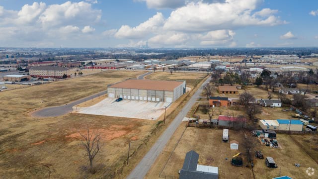 More Photos Of 4700 SW 25th Cir, Oklahoma City Warehouse For Lease