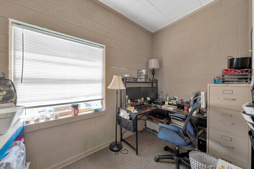 More Photos Of 2719 Colonial Ave SW, Roanoke Office For Sale