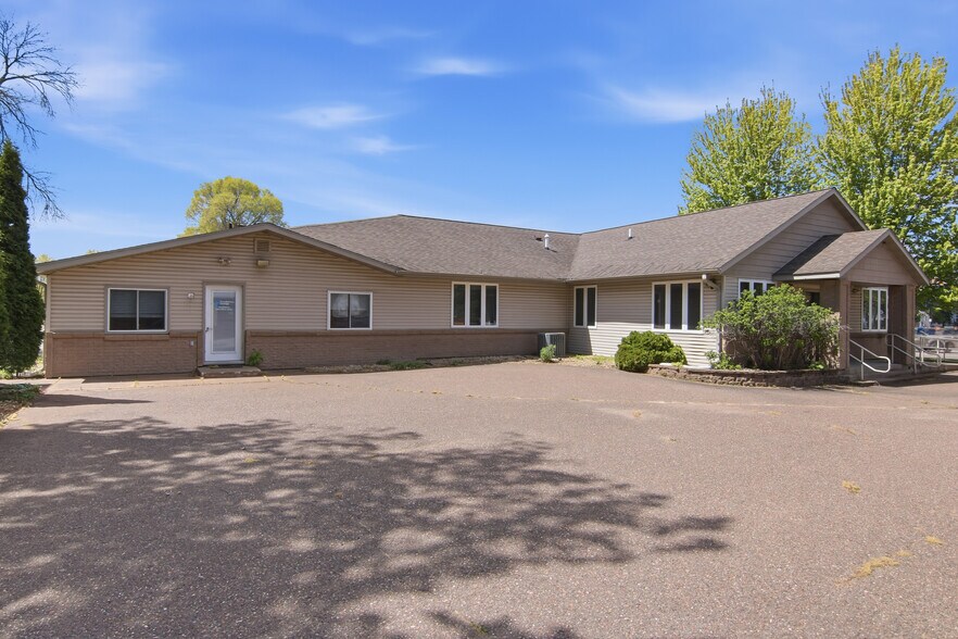 More Photos Of 2108 S Broadway St, Menomonie Office For Sale