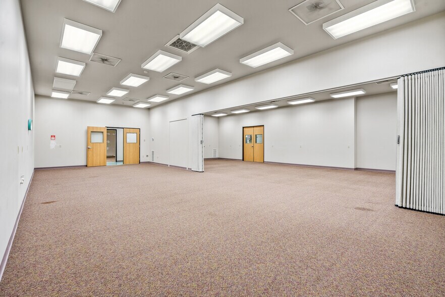 More Photos Of 77-87 Glade Dr, Kittanning Flex For Sale