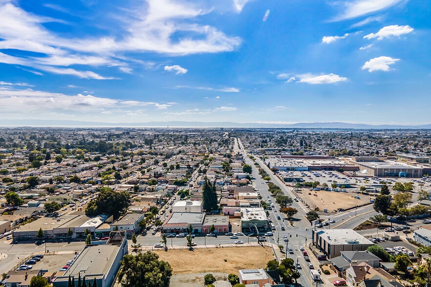 More Photos Of 2764 73rd Ave, Oakland Storefront Retail Residential For Lease