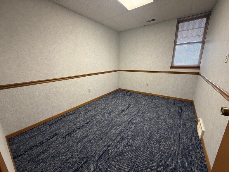 More Photos Of 2699 John F Kennedy Rd, Dubuque Coworking Space