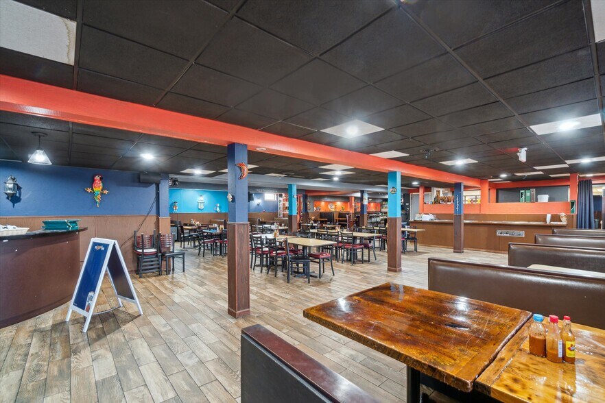 More Photos Of 107 Baker St, Waunakee Storefront Retail Office For Lease