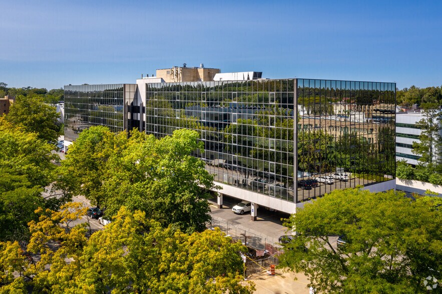 More Photos Of 111 Great Neck Rd, Great Neck Office For Lease