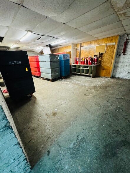 More Photos Of 426 W 4th St, London Warehouse For Sale