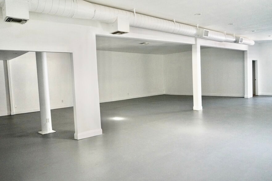 More Photos Of 10623 Burbank Blvd, North Hollywood Loft Creative Space For Sale