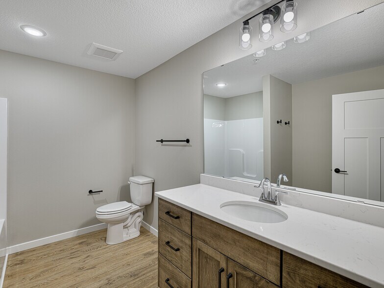 More Photos Of 102 Ridge Rd, Osceola Apartments For Sale