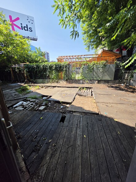 More Photos Of 286-294 Hamilton Ave, Brooklyn Warehouse For Lease