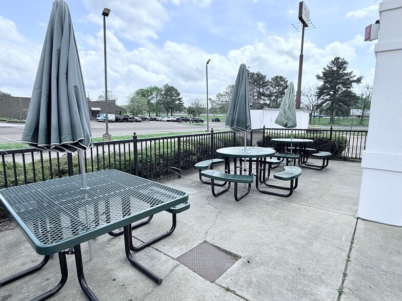 More Photos Of 414 Riverwind Dr, Pearl General Retail For Sale