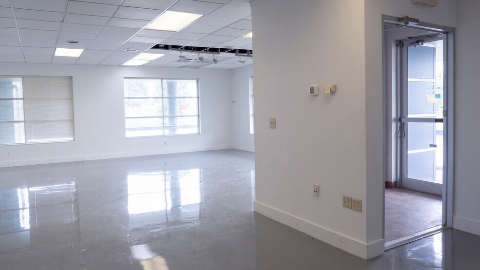 More Photos Of 495 Aero Dr, Cheektowaga Light Distribution For Lease