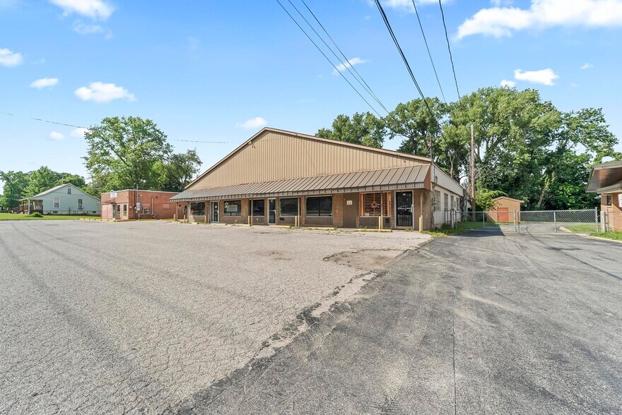 More Photos Of 909-911 Milton Rd, Alton Flex For Sale