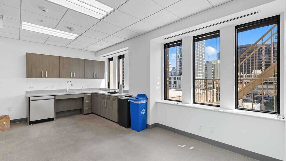 More Photos Of 114 W 7th St, Austin Office For Lease