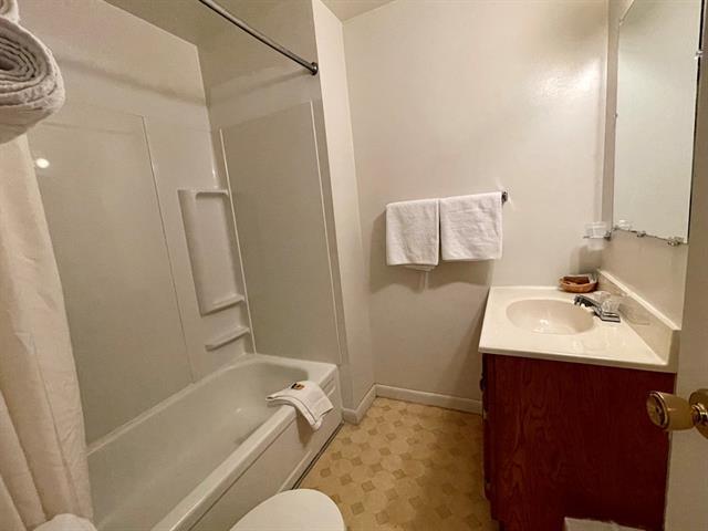 More Photos Of 1701 Alger Ave, Cody Hotel For Sale