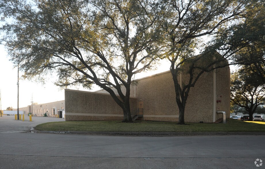 More Photos Of 7240 Brittmoore Rd, Houston Unknown For Lease