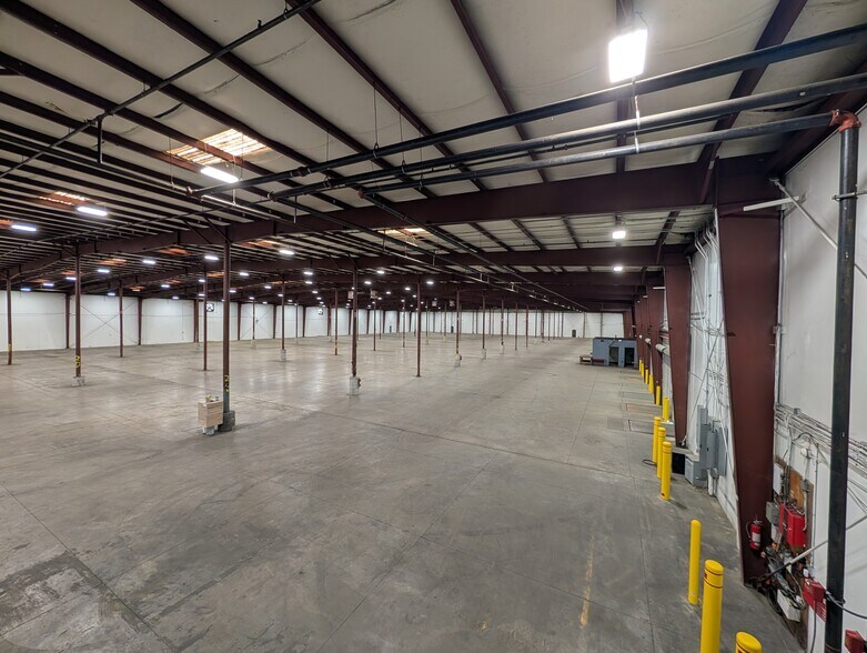 More Photos Of 1023 Legrand Blvd, Charleston Warehouse For Lease