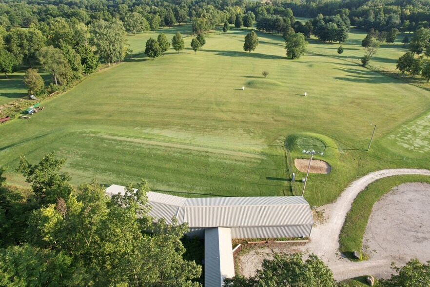 More Photos Of 7453 400 S, Marion Sports And Entertainment For Sale