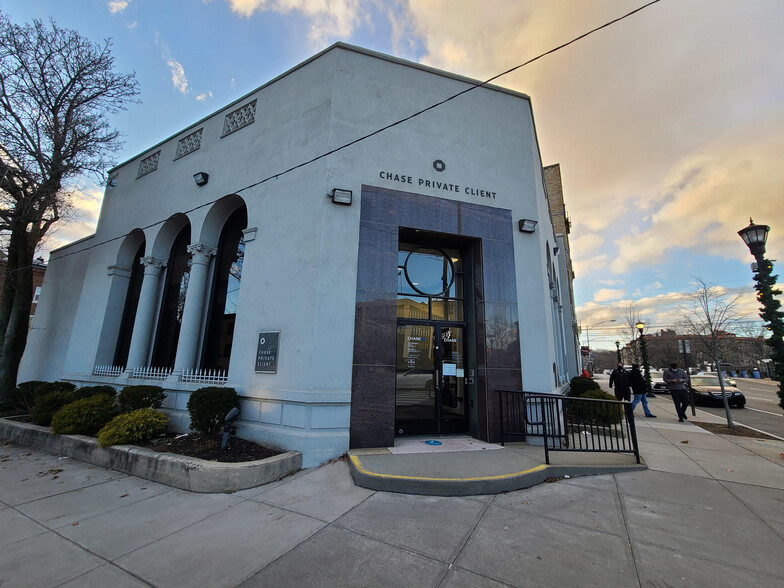 Primary Photo Of 124 Chatsworth Ave, Larchmont Bank For Lease