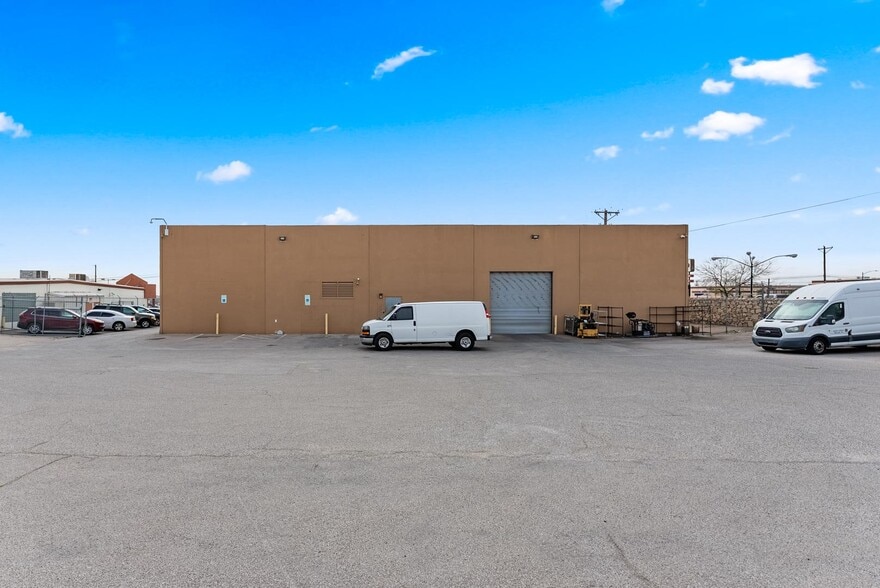 More Photos Of 11211 Pellicano Dr, El Paso Flex For Sale