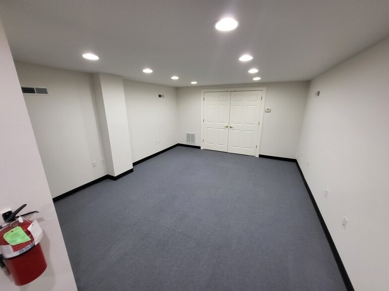More Photos Of 8626 Brooks Dr, Easton Office For Lease