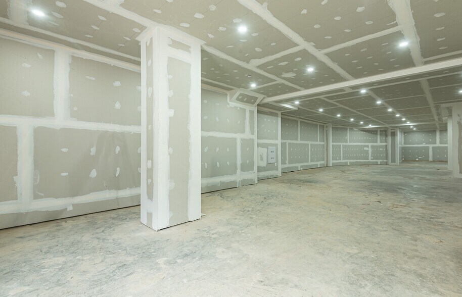 More Photos Of 3043 31st St, Long Island City Service For Lease