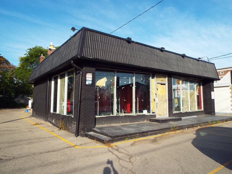 More Photos Of 944A Simcoe St N, Oshawa Freestanding For Lease
